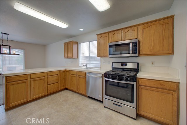 1831 Berkeley Way, Santa Maria CA: https://media.crmls.org/medias/c300eaf5-3f0b-458f-837e-8ae7536e640a.jpg