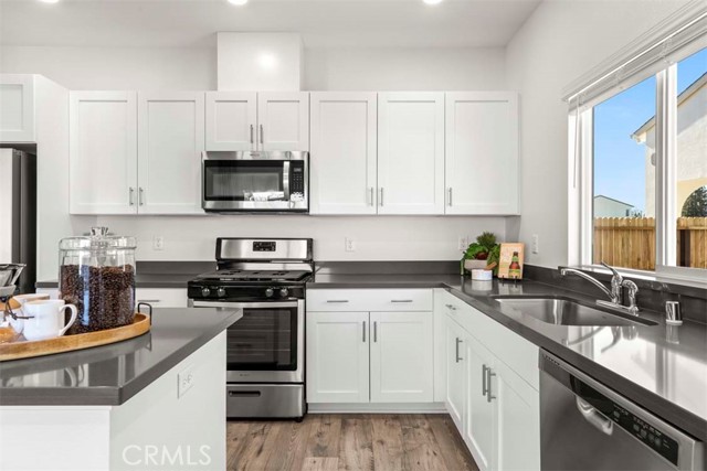 Detail Gallery Image 4 of 11 For 976 Pico Pl, Chico,  CA 95928 - 4 Beds | 2/1 Baths