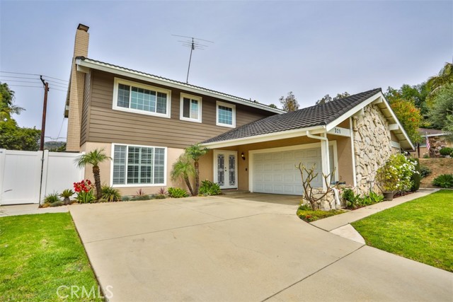 Detail Gallery Image 2 of 50 For 321 Blossom, Brea,  CA 92821 - 5 Beds | 2/1 Baths