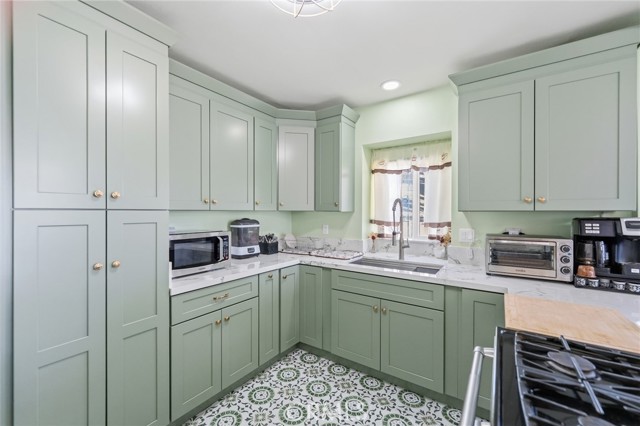 Detail Gallery Image 7 of 39 For 1168 N G, San Bernardino,  CA 92410 - 2 Beds | 2 Baths