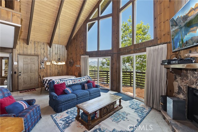 Detail Gallery Image 3 of 36 For 1096 Nadelhorn Dr, Lake Arrowhead,  CA 92352 - 3 Beds | 3 Baths