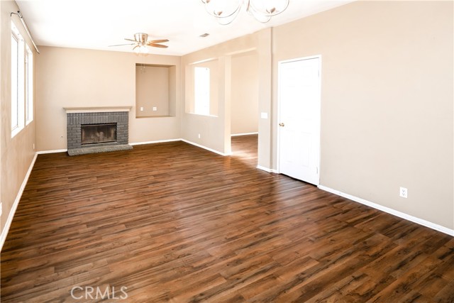 Detail Gallery Image 14 of 39 For 323 Camden Ct, Corona,  CA 92879 - 3 Beds | 2/1 Baths