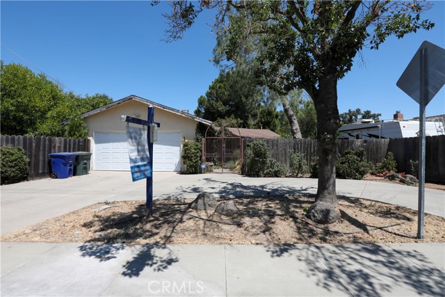 Detail Gallery Image 1 of 7 For 2409 Edgebrook Dr, Modesto,  CA 95354 - 3 Beds | 2 Baths