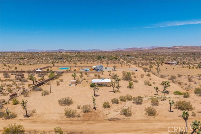 58382 Sunny Sands Drive, Yucca Valley CA: https://media.crmls.org/medias/c3059093-a045-4ce5-9c77-62a48c7745c4.jpg