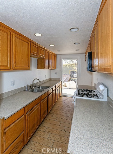 19288 3rd, Oro Grande CA: https://media.crmls.org/medias/c305a390-4dfe-4371-a65b-b17eae997f76.jpg