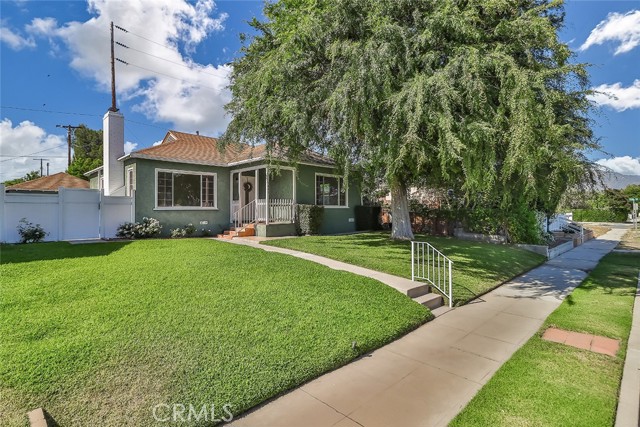Detail Gallery Image 1 of 41 For 3411 W Chandler Bld, Burbank,  CA 91505 - 3 Beds | 1/1 Baths