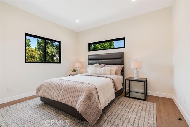 521 N Sparks Street, Burbank CA: https://media.crmls.org/medias/c3066e42-7128-441d-899f-900f447d7859.jpg