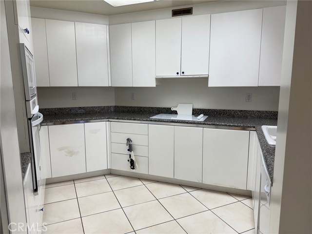 Detail Gallery Image 14 of 38 For 850 E Ocean Bld #B3,  Long Beach,  CA 90802 - 2 Beds | 2/1 Baths