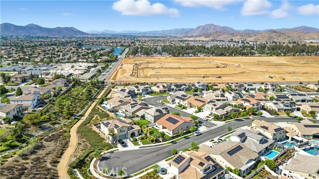 31041 Bridle Way, Menifee CA: https://media.crmls.org/medias/c306bb33-5fbc-4660-8123-f7be48320bd0.jpg