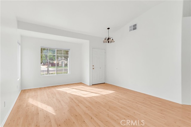 Detail Gallery Image 4 of 29 For 45550 Fairbanks Ave, Lancaster,  CA 93534 - 4 Beds | 2 Baths