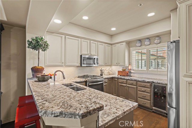 Detail Gallery Image 1 of 45 For 1901 E Ocean Bld #406,  Long Beach,  CA 90802 - 2 Beds | 2/1 Baths