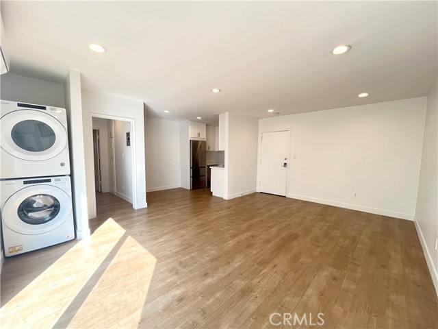 Detail Gallery Image 4 of 11 For 8308 Clinton Ave #3,  West Hollywood,  CA 90048 - 1 Beds | 1 Baths