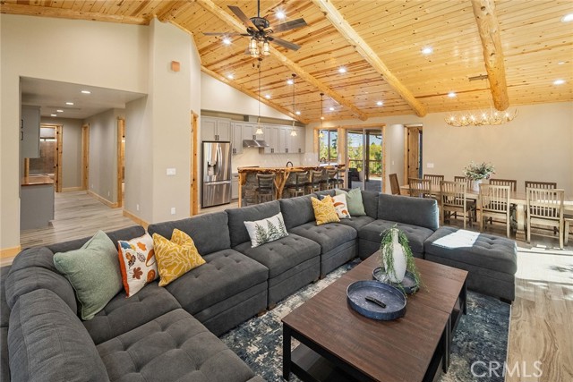 1658 Tuolumne Road, Big Bear City CA: https://media.crmls.org/medias/c3078f9c-e406-4b2f-b1c6-237fba8aa9d2.jpg