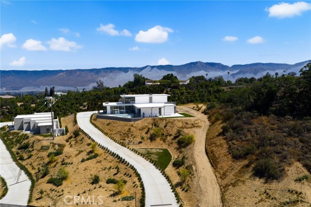 1912 Edgefair Lane, Redlands CA: https://media.crmls.org/medias/c307fb85-dbed-45a3-b0c8-902f6cc423a0.jpg