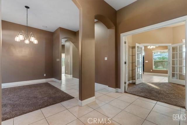 Detail Gallery Image 15 of 38 For 1933 Kellie Marie, Bakersfield,  CA 93314 - 5 Beds | 3 Baths