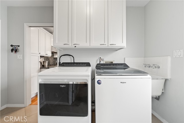 6860 E Roxanne Way, Long Beach CA: https://media.crmls.org/medias/c30953f7-7dba-458d-8617-c089c4843aa0.jpg