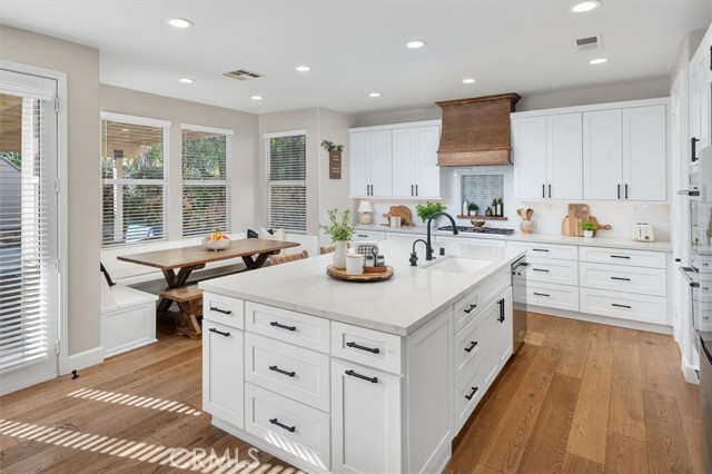 Detail Gallery Image 11 of 55 For 29231 Black Pine Way, Saugus,  CA 91390 - 6 Beds | 4/1 Baths