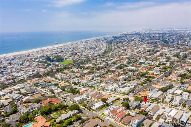 House proximity to Manhattan Beach Pier.