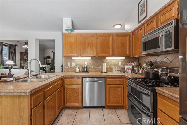 23 Red Coat Place, Irvine CA: https://media.crmls.org/medias/c30abf61-e3c4-4c27-bea4-12f4cfd79737.jpg
