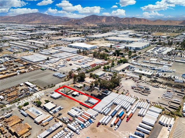 10566 Calabash Avenue, Fontana CA: https://media.crmls.org/medias/c30b83eb-fed3-4dc3-8273-7a048f058e8a.jpg