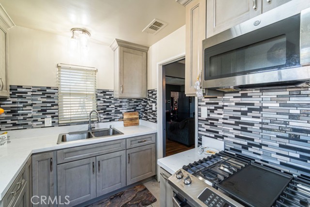6933 Delta Avenue, Long Beach CA: https://media.crmls.org/medias/c30c8e62-c23d-40aa-8a56-323266526354.jpg