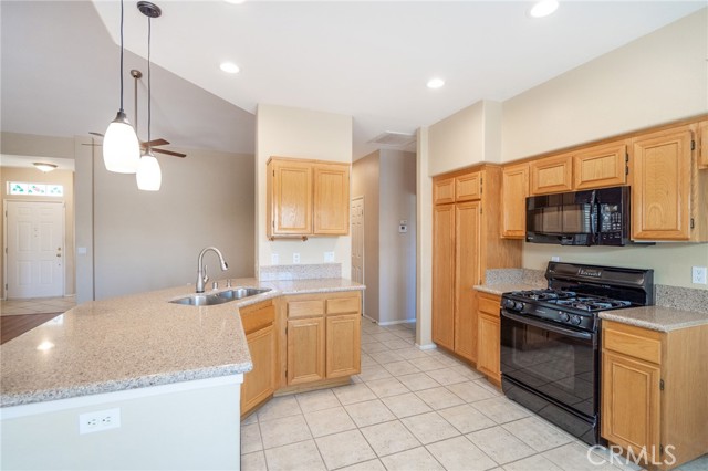819 Camino De Plata, San Jacinto CA: https://media.crmls.org/medias/c30cdc4b-8184-466e-ab4e-b812d8837c87.jpg