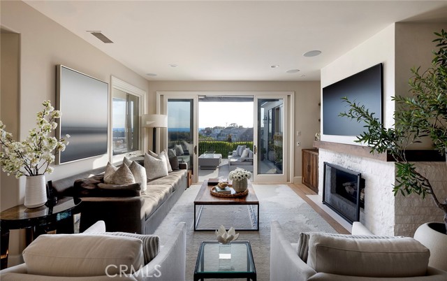 420 De Sola Terrace, Corona del Mar CA: https://media.crmls.org/medias/c30e62a3-4090-40f5-adf0-d8b2a0cd038c.jpg