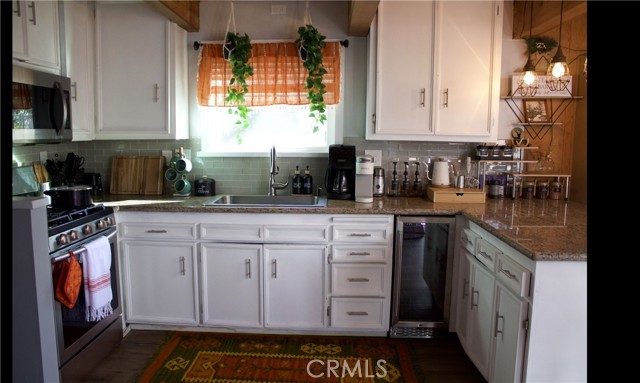 Detail Gallery Image 5 of 16 For 33020 Arrowbear, Running Springs,  CA 92382 - 3 Beds | 3 Baths