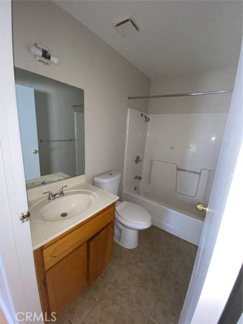 Detail Gallery Image 7 of 18 For 21061 Nisqually Rd #C,  Apple Valley,  CA 92308 - 2 Beds | 2 Baths