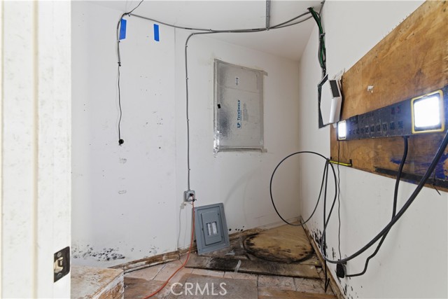 Detail Gallery Image 43 of 45 For 15000 Hamlin St, Van Nuys,  CA 91411 - 5 Beds | 3 Baths