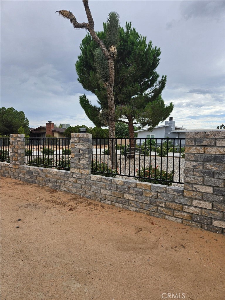 https://media.crmls.org/medias/c3138a3d-ed17-4aba-a989-18ca164e9c25.jpg?preset=X-Large
