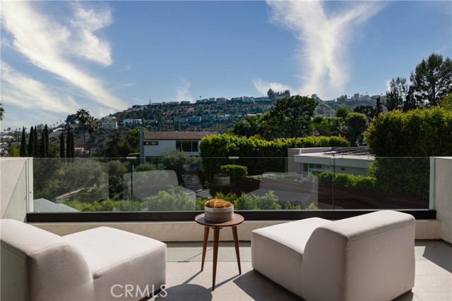 2608 Zorada Drive, Los Angeles CA: https://media.crmls.org/medias/c31459de-e523-4a59-babc-e9267b8bb360.jpg