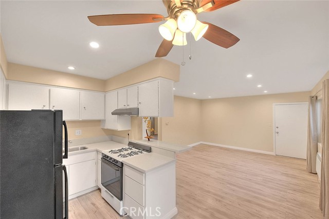 Detail Gallery Image 6 of 39 For 5021 Atlantic Ave #27,  Long Beach,  CA 90805 - 2 Beds | 1 Baths