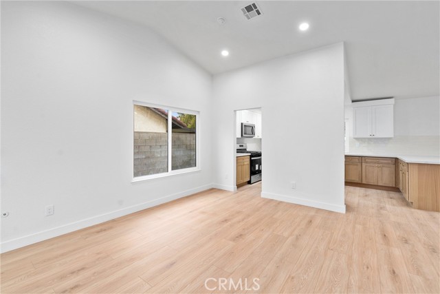 343 W Orchard Street, Rialto CA: https://media.crmls.org/medias/c314a413-939e-401a-84ba-08069f969064.jpg