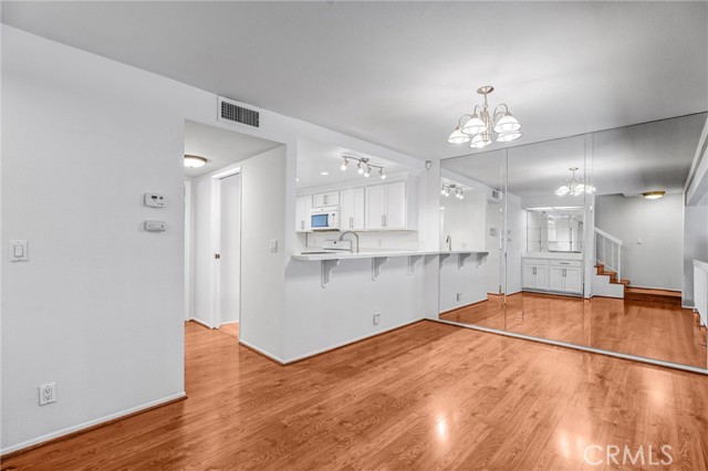 18403 Collins Street, Tarzana CA: https://media.crmls.org/medias/c315715e-3ecc-44ce-a165-220d9ce0c5d4.jpg