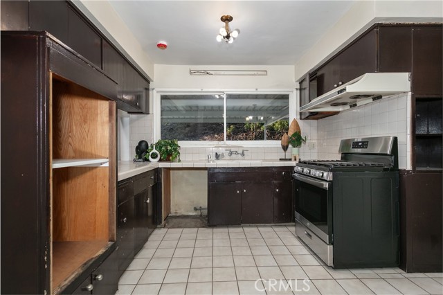 991 Glenview Terrace photo 13
