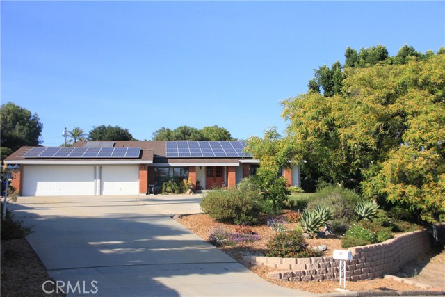 Detail Gallery Image 1 of 10 For 520 Woodland Hills Dr, Escondido,  CA 92029 - 4 Beds | 2/1 Baths