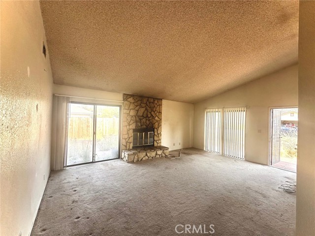 30001 Caddy Lane, Tehachapi CA: https://media.crmls.org/medias/c315df4c-4081-4303-87d3-8edeef533ba0.jpg