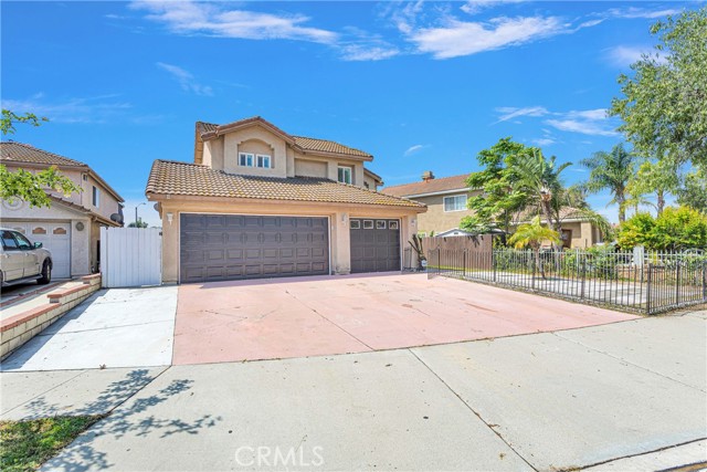 Detail Gallery Image 2 of 41 For 417 Colfax Cir, Corona,  CA 92879 - 4 Beds | 2/1 Baths