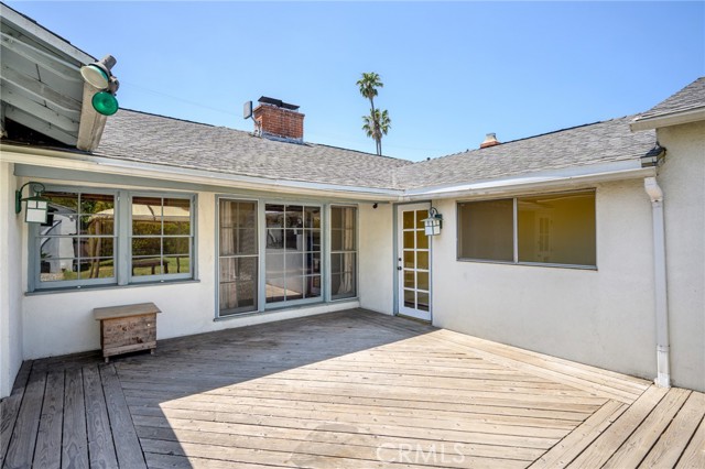13617 Bassett Street, Valley Glen CA: https://media.crmls.org/medias/c316a0f2-71a3-438f-8eda-504d55fb5535.jpg