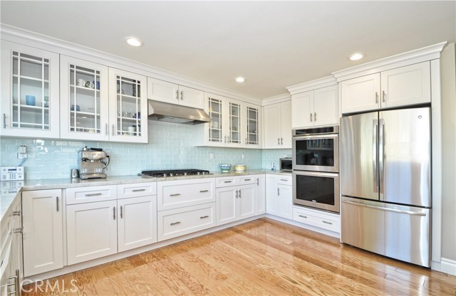 Double ovens make this a great entertainers kitchen.