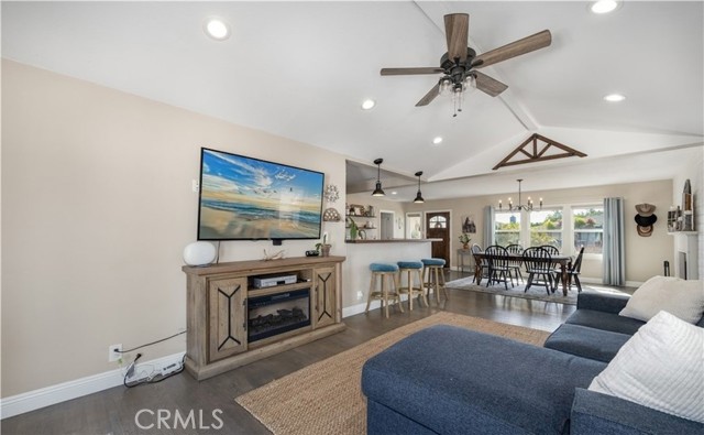 Detail Gallery Image 8 of 44 For 2731 Rutgers Ave, Long Beach,  CA 90815 - 3 Beds | 2 Baths