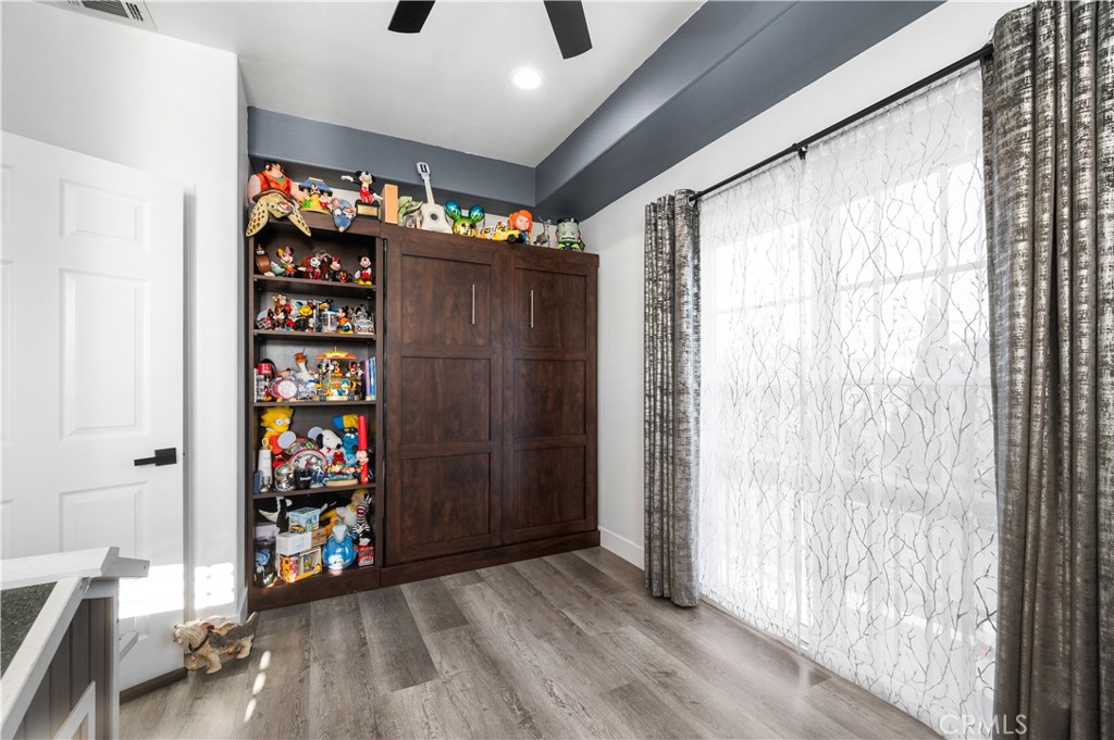 https://media.crmls.org/medias/c318c2b6-d92c-4c80-9098-b7f98b7bafe2.jpg?preset=X-Large