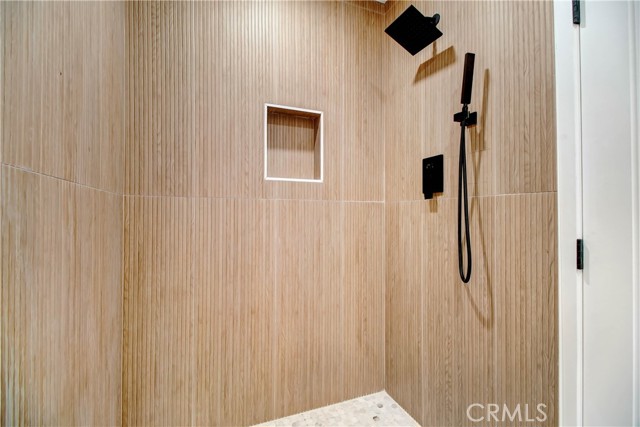 Detail Gallery Image 11 of 24 For 18715 Gledhill St, Northridge,  CA 91324 - 3 Beds | 2 Baths