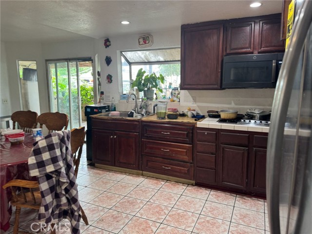 Detail Gallery Image 5 of 6 For 19182 Ash St, Bloomington,  CA 92316 - 4 Beds | 2 Baths