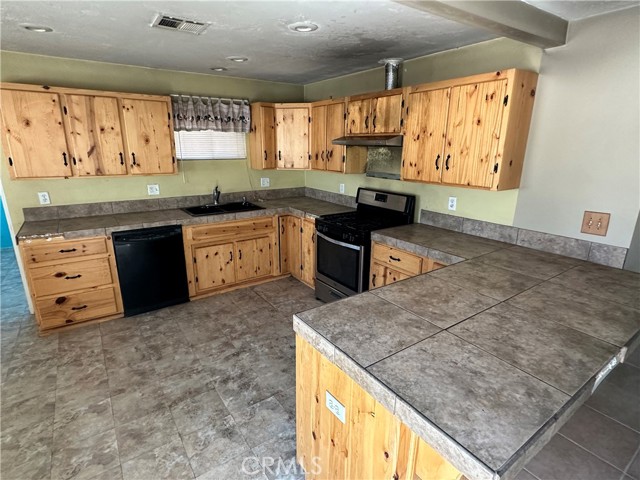 Detail Gallery Image 7 of 16 For 12636 Lincoln Rd, Lucerne Valley,  CA 92356 - 3 Beds | 2 Baths