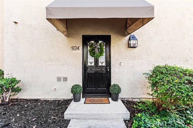 Detail Gallery Image 2 of 21 For 924 Hyde Ct, Costa Mesa,  CA 92626 - 2 Beds | 3 Baths