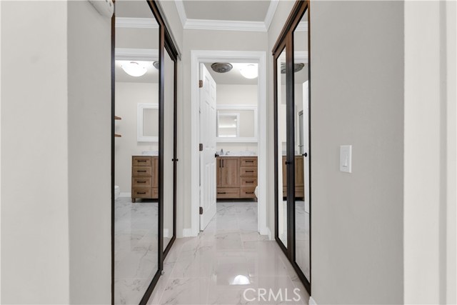 Image 19 of 31 For 532 Rossmore Avenue 411