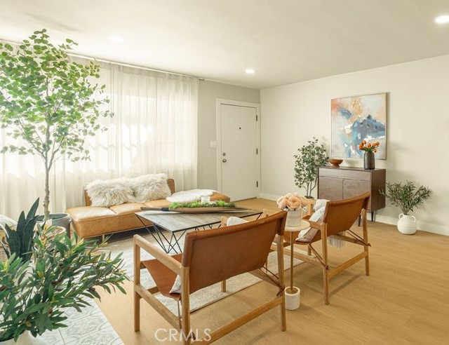 Detail Gallery Image 4 of 22 For 3929 W W. 119th Pl, Hawthorne,  CA 90250 - 3 Beds | 2 Baths