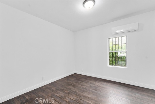 2040 Hancock Street, Los Angeles CA: https://media.crmls.org/medias/c31c7b95-adfe-450e-8310-d9a3e129052e.jpg